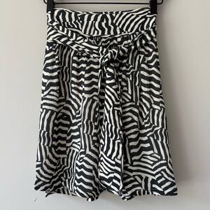Knot Sisters Patterned Skirt - M
